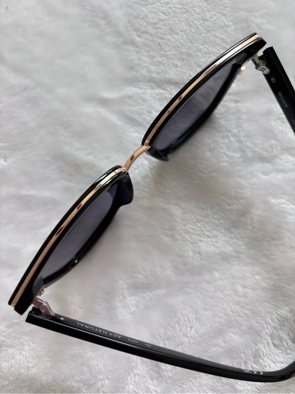 QUAY AUSTRALIA Act Natural Black Gold Polarized Square Sunglasses and Case--NEW